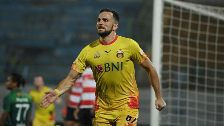 Spaso Selebrasi Usai Cetak Gol ke Gawang MU Copyright: MEDIA BHAYANGKARA